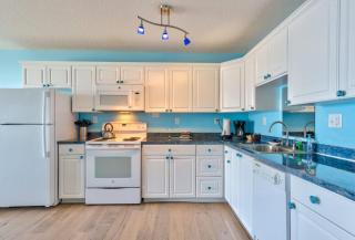 Beachfront Suite - Second Floor - Sleeps 2 - Pool and Sauna - 1