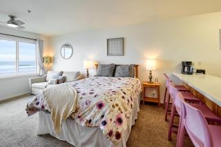 Oceanfront Suite With Beach Access - Pool and Sauna - 6