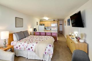 Oceanfront Suite With Beach Access - Pool and Sauna - 4