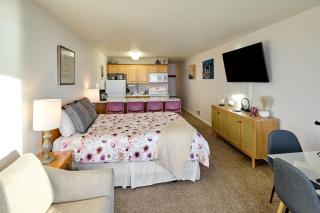 Oceanfront Suite With Beach Access - Pool and Sauna - 3
