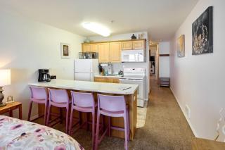Oceanfront Suite With Beach Access - Pool and Sauna - 1