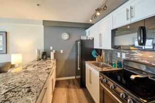Premium Second Floor Beachfront Suite - Sleeps 4 - Pool and Sauna - 9