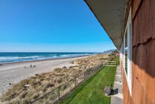 Spacious Beachfront Suite - Sleeps 7 - Second Floor - Pool and Sauna - 9