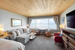 Spacious Beachfront Suite - Sleeps 7 - Second Floor - Pool and Sauna - 5