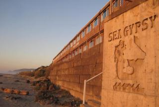 Spacious Beachfront Suite - Sleeps 7 - Second Floor - Pool and Sauna - 4