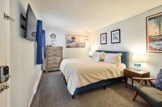Spacious Beachfront Suite - Sleeps 7 - Second Floor - Pool and Sauna - 7