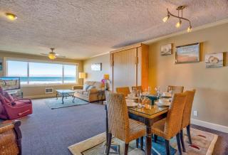 Large Beachfront Suite - Sleeps 6 - Second Floor - Pool and Sauna - 7