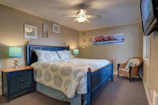 Large Beachfront Suite - Sleeps 6 - Second Floor - Pool and Sauna - 7