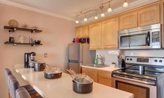 Luxurious Oceanfront Suite - Sleeps 6 - Second Floor - Pool and Sauna - 2