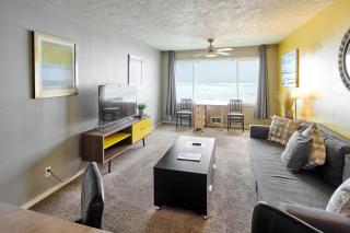 Beachfront Suite - Second Floor - Sleeps 4 - Pool and Sauna - 8