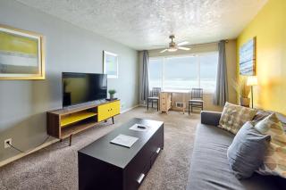 Beachfront Suite - Second Floor - Sleeps 4 - Pool and Sauna - 7