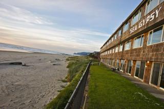 Stunning Beachfront Suite - Sleeps 6 - Second Floor - Pool and Sauna - 5