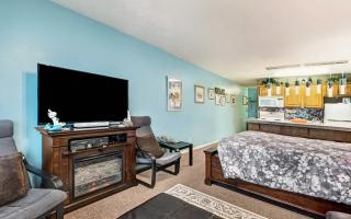 Stunning Beachfront Suite - Sleeps 6 - Second Floor - Pool and Sauna - 3