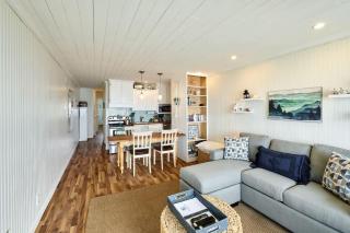Gorgeous Beachfront Suite On Second Floor - Sleeps 4 - Pool and Sauna - 5