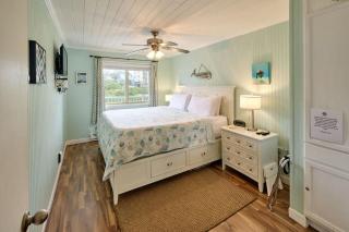 Gorgeous Beachfront Suite On Second Floor - Sleeps 4 - Pool and Sauna - 7