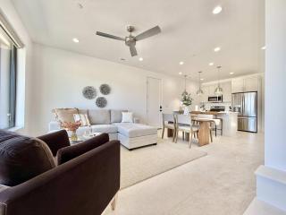 Red Rock Views near Zion Bryce Grand Canyon Family and Friend Home - 6