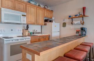 Stunning Beachfront Suite - Sleeps 4 - Second Floor - Pool and Sauna - Lincoln City - 7