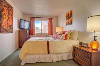 Retro Oceanfront Suite - Pool and Sauna - Second Floor - Sleeps 4 - 7