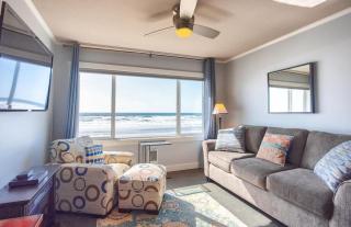 Top Floor Oceanfront Suite - Pool and Sauna - Sleeps 4 - 9
