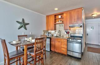 Top Floor Oceanfront Suite - Pool and Sauna - Sleeps 4 - 9