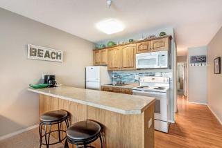 Gorgeous Oceanfront Suite - Top Floor - Pool and Sauna - Sleeps 4 - 1