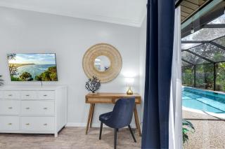 Modern Retreat W Pool & Hot Tub Near Beaches - Naples - 3