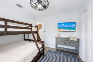 Modern Retreat W Pool & Hot Tub Near Beaches - Naples - 1