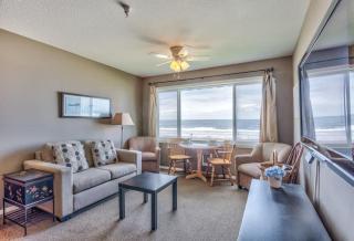 Beachfront Suite - Pool and Sauna - Top Floor - Sleeps 4 - 9