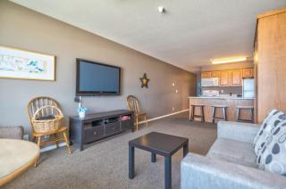 Beachfront Suite - Pool and Sauna - Top Floor - Sleeps 4 - 2