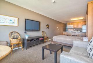 Beachfront Suite - Pool and Sauna - Top Floor - Sleeps 4 - 1