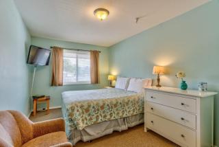 Beachfront Suite - Pool and Sauna - Top Floor - Sleeps 4 - 7