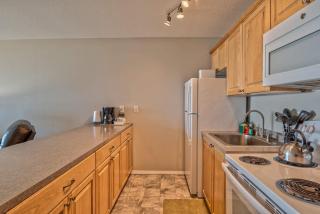 Beautiful Oceanfront Suite - Top Floor - Pool and Sauna - Sleeps 4 - 2