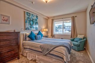 Beautiful Oceanfront Suite - Top Floor - Pool and Sauna - Sleeps 4 - 7