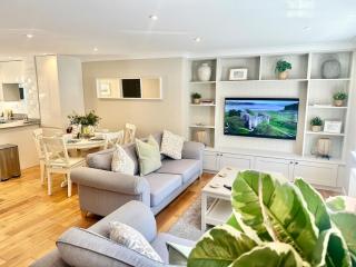 The Showroom - Laugharne - 1