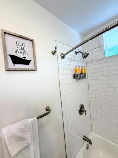 Renovated 2 Bedroom In Durham! Superhost! - Durham - 2