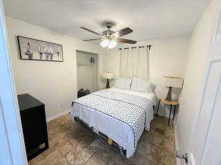 Renovated 2 Bedroom In Durham! Superhost! - Durham - 5