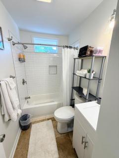 Renovated 2 Bedroom In Durham! Superhost! - Durham - 1