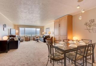 Spacious Beachfront Suite - Sleeps 8 - Top Floor - Pool and Sauna - 6