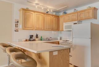 Spacious Beachfront Suite - Sleeps 8 - Top Floor - Pool and Sauna - 9
