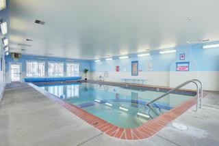 Spacious Beachfront Suite - Sleeps 8 - Top Floor - Pool and Sauna - 8