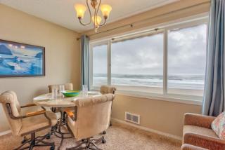 Spacious Oceanfront Suite - Sleeps 8 - Top Floor - Pool and Sauna - Lincoln City - 9