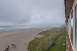 Spacious Oceanfront Suite - Sleeps 8 - Top Floor - Pool and Sauna - Lincoln City - 5