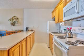 Spacious Oceanfront Suite - Sleeps 8 - Top Floor - Pool and Sauna - 1