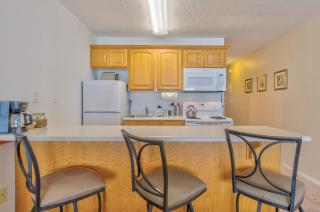 Spacious Oceanfront Suite - Sleeps 8 - Top Floor - Pool and Sauna - 2