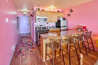 Groovy Oceanfront Suite - Top Floor - Pool and Sauna - Sleeps 4 - 6