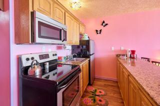 Groovy Oceanfront Suite - Top Floor - Pool and Sauna - Sleeps 4 - 2