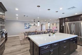 Luxurious 4BR, Firepit and Pool! - Las Vegas - 2