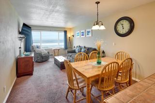 Top Floor Beachfront Suite - Pool and Sauna - Sleeps 4 - 0