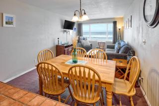 Top Floor Beachfront Suite - Pool and Sauna - Sleeps 4 - 5