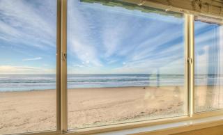 Top Floor Beachfront Suite - Pool and Sauna - Sleeps 4 - 3